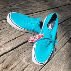 Vans “Authentic”